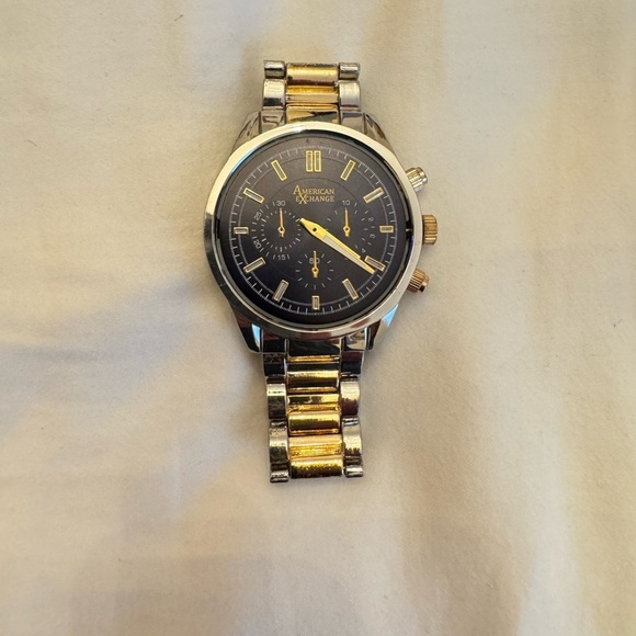 American Exchange Two-Tone Watch for Parts/Repair – Missing Dial & Crystal - Picture 8 of 8